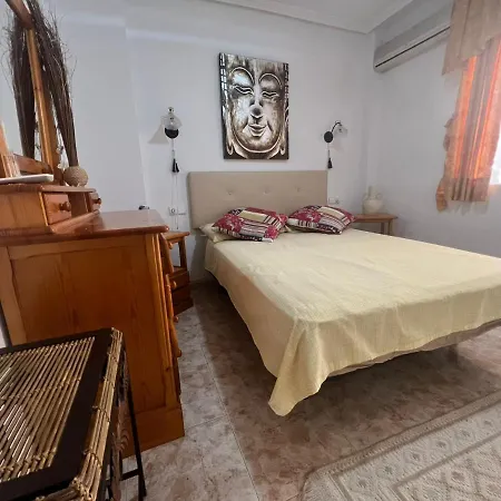 Elaine La Zenia Apartment *